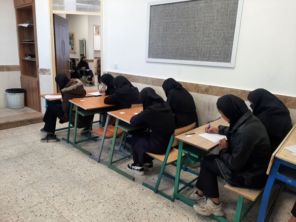 امتحانات نوبت اول دانش آموزان دبیرستان نیایش شهرستان باخرز