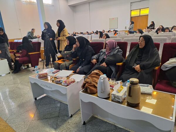 چهل و سومین جشنواره فرهنگی هنری فردا در دبستان آرمینه مصلی نژاد ناحیه۶ 