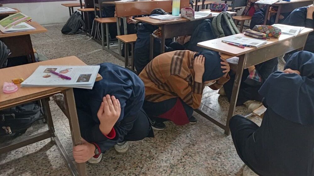 مانور زلزله و ایمنی در دبیرستان شاهد شهید کلانتری ناحیه یک کرج