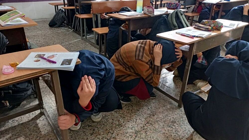 مانور زلزله و ایمنی در دبیرستان شاهد شهید کلانتری ناحیه یک کرج