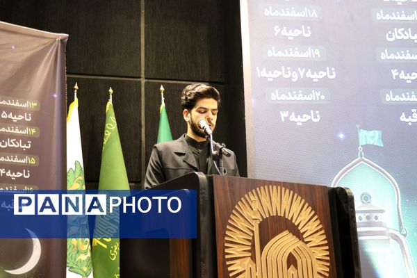 حضور پرشور دانش‌آموزان در نمایشگاه قرآن و عترت در حرم مطهر رضوی