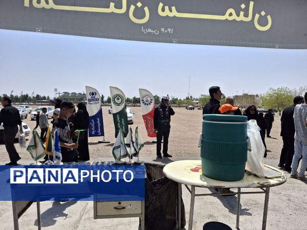 خدمت‌رسانی موکب‌ سازمان دانش‌آموزی استان سمنان به جاماندگان اربعین 