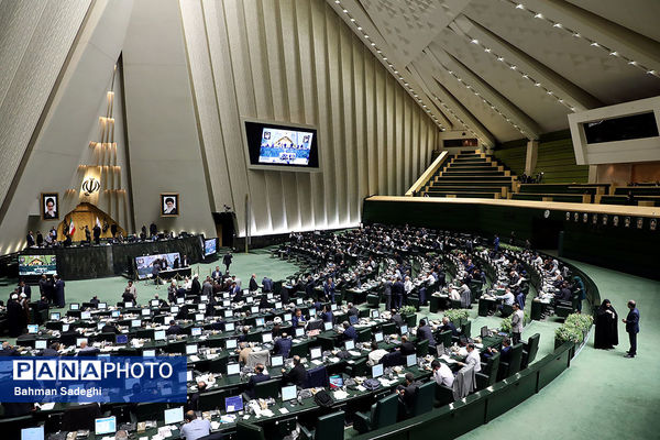 آلودگی هوا، افزایش نرخ بنزین و معیشت مردم موضوع تذکرات نمایندگان مجلس