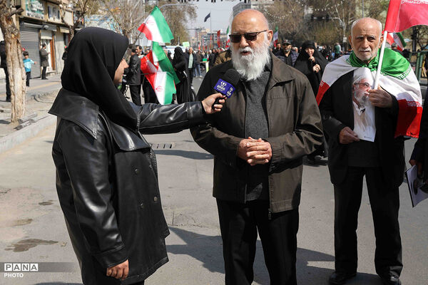 حضور وزیر آموزش و پرورش در مراسم تشییع پیکرهای مطهر ۸۴ شهید قهرمان ناوشکن دنا 