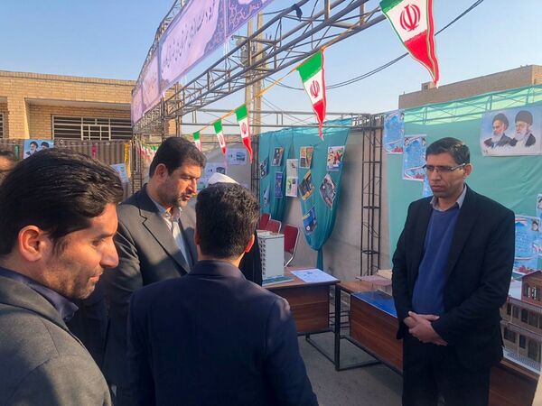 نواخته شدن زنگ گلبانگ انقلاب اسلامی در دبیرستان خوروش2 کارون