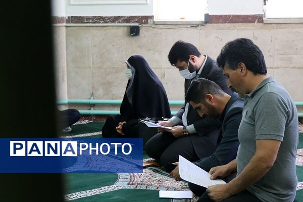 میز خدمت ویژه فرهنگیان در شهرستان پاکدشت به‌مناسبت گرامیداشت هفته معلم 