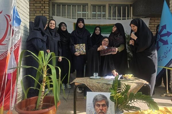 تلاش دانش‌آموزان که روز به روز در حال افزایش است، موجب خرسندی  کسانی است که برای دفاع از خاک وطن، از جان خود گذشتند