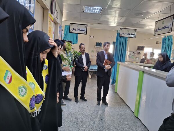 تبریک دانش‌آموزان پیشتاز صالح آباد به پرستاران