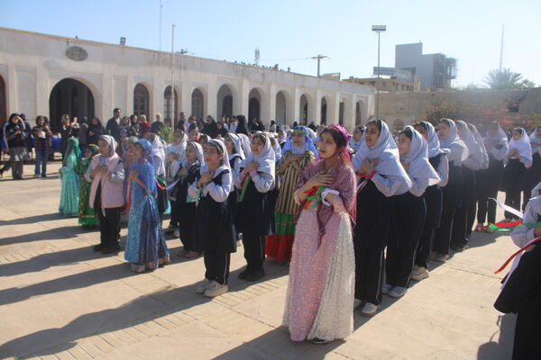 بازارچه حمایت از کسب کار دانش‌آموزان دبستان کیهان بوشهر 