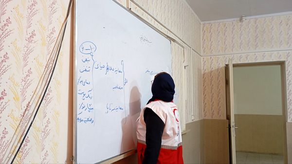 کارگاه آموزشی کمک‌های اولیه سازمان دانش‌آموزی ناحیه 2 کرج 