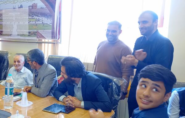 نشست صمیمانه فرماندار اصفهان با دانش آموز خبرنگاران پانای استان اصفهان به مناسبت روز خبرنگار