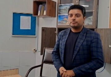 معلمین و دانش آموزان دبیرستان شاهد افشار روز حافظ را گرامی داشتند