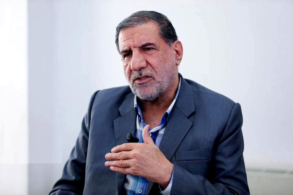 انتقاد باید با ادب و قاطعیت باشد