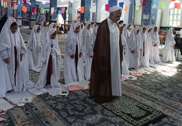 جشن تکلیف پایه سوم دبستان شهید ابراهیم تنیده در زیارت سید مظفر