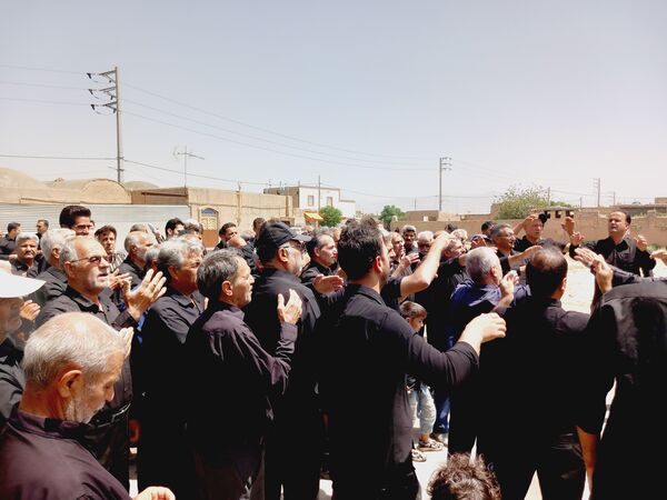 برگزاری تاسوعا حسینی در روستای بزنجرد