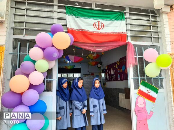 بازارچه کارآفرینی دانش‌آموزان شهید جواهری۲ 