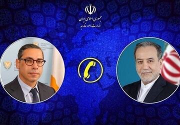 گفت‌وگوی عراقچی و کومبوس درباره روابط با اوکراین و بلغارستان