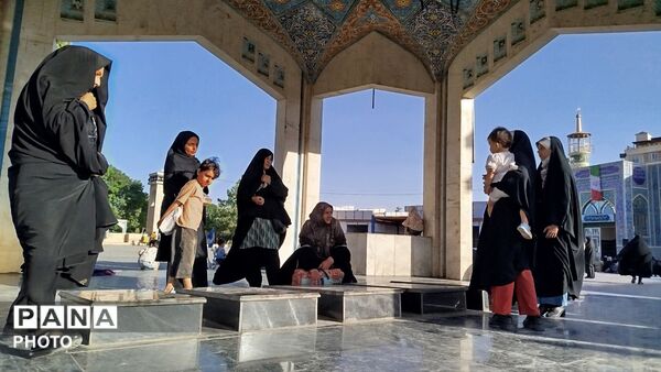 زمزمه دعای عرفه در جوار پنج شهید گمنام بلوار گلها نیشابور 