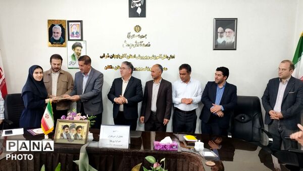 تقدیر از دانش آموز خبرنگاران ملکان توسط مدیر آموزش و پرورش