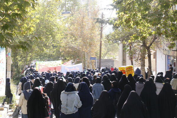 حضور پرشور دانش آموزان محلاتی در راهپیمایی 13 آبان 