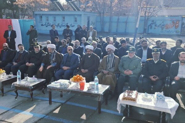 دبیرستان هاجر(س) میزبان زنگ انقلاب 