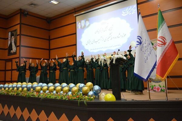 آیین تجلیل از برگزیدگان حوزه مشاوره و پیشگیری از آسیب‌های اجتماعی بهارستان‌دو