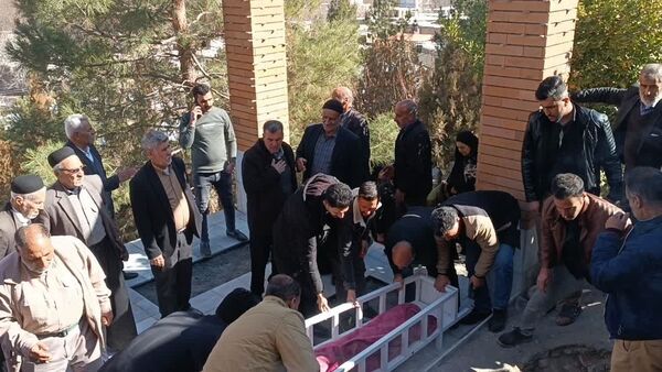 تشییع مادر شهید روستای یاسه چای با حضور گسترده مردم