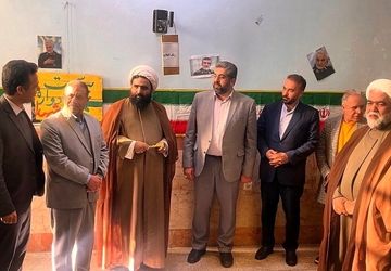 آیین نواختن زنگ انقلاب در مدرسه شهید عیسی‌ وند با حضور مسئولان 