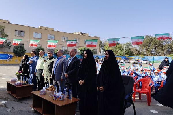 جشن شکوفه‌ها در مدرسه آیین روشن شهریار با حضور مدیریت آموزش و پرورش شهریار