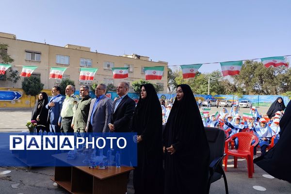 جشن شکوفه‌ها در مدرسه آیین روشن شهریار با حضور مدیریت آموزش و پرورش شهریار