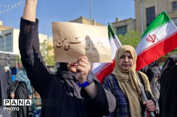 قدم‌های استوار دختران تهران؛ روایتی از شور، همدلی و امید
