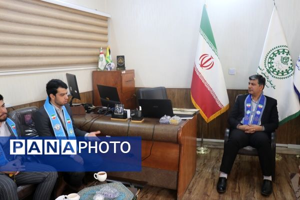 دیدار دانش‌آموزان پسر پیشتاز با مدیر سازمان دانش‌آموزی خراسان رضوی