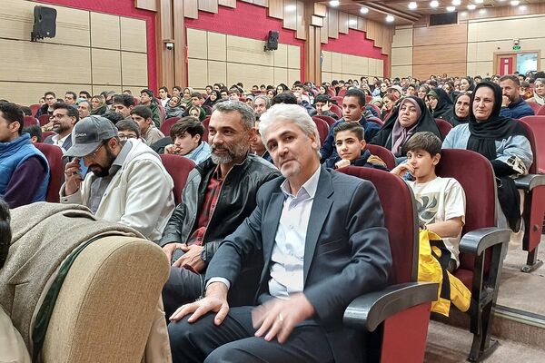 تقدیر از دانش‌آموزان دبیرستان هیات امنایی البرز در اردوگاه استانی شهید محمد منتظری شهریار 