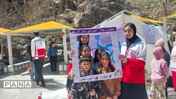 خدمات‌رسانی تیم سحر جمعیت هلال احمر فارسان در منطقه گردشگری پیرغار