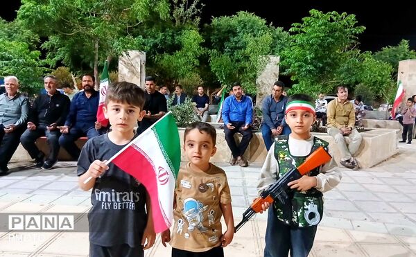 همراهی کودکان جعفرآباد تا آستان شهدای گمنام در شب هشتاد و یکم