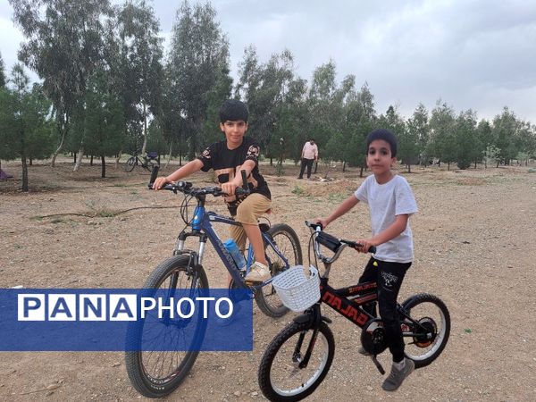 دورهمی روز طبیعت در پارک جنگلی پردیسان قم