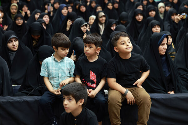 مراسم بزرگداشت شهیدان خدمت در دبیرستان متوسطه دوم امام صادق(ع)