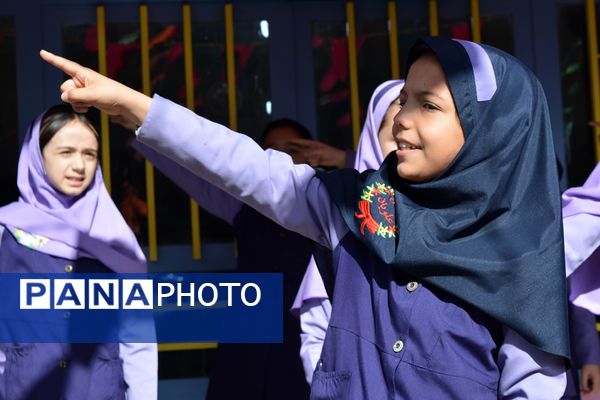 جشن میلاد حضرت زینب(س) با حضور مادران پرستار در دبستان علویان بهارستان‌دو