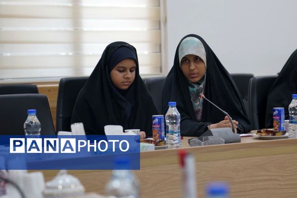 نشست خبری مدیرکل نوسازی مدارس استان اصفهان با دانش آموز خبرنگاران پانا