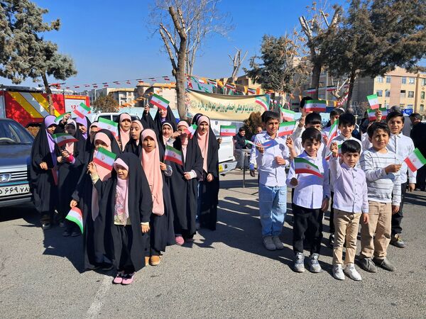 برپایی میز خدمت در نمازجمعه ملارد؛ حل سریع مشکلات مردم در حاشیه نمازجمعه