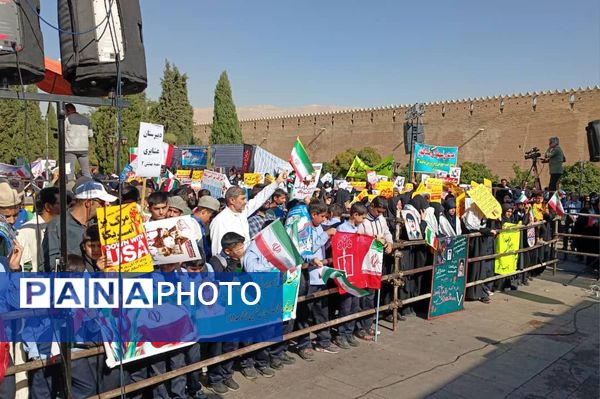 13 آبان؛ تجلی بیداری و استکبارستیزی دانش‌آموزان