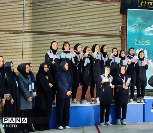 تجدید میثاق دانش‌آموزان ورزشکار با شهدا در سمنان