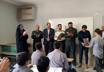 تبریک هفته معلم به مدارس رودهن توسط مسئولین منطقه‌ای 