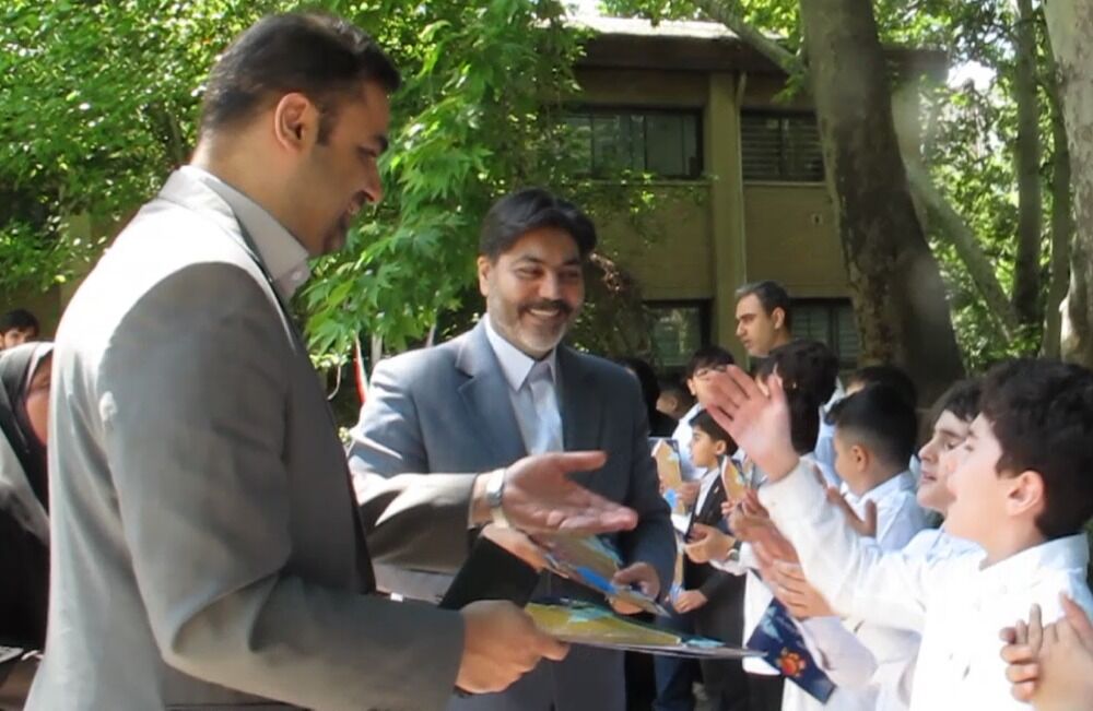 زبان فارسی چراغ راه آینده‌سازان ایران اسلامی است