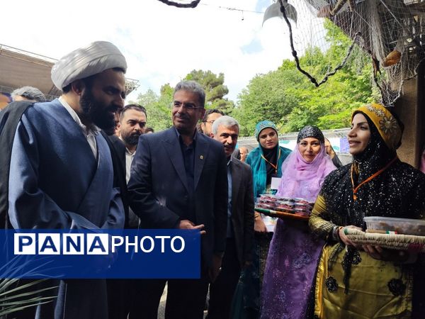 بازدید معاون پرورشی و فرهنگی وزارت آموزش و پرورش از نمایشگاه دستاوردهای کانون‌های فرهنگی تربیتی استان بوشهر