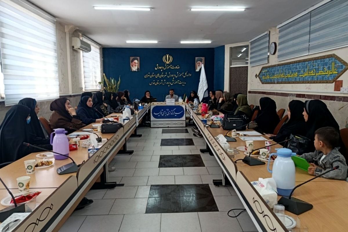 معلم پژوهنده کیفیت آموزش را در شهرستان قدس ارتقا می‌دهد