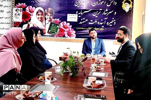 جلسه مشترک شورای معلمان مدارس ۱۲ بهمن و سامنی