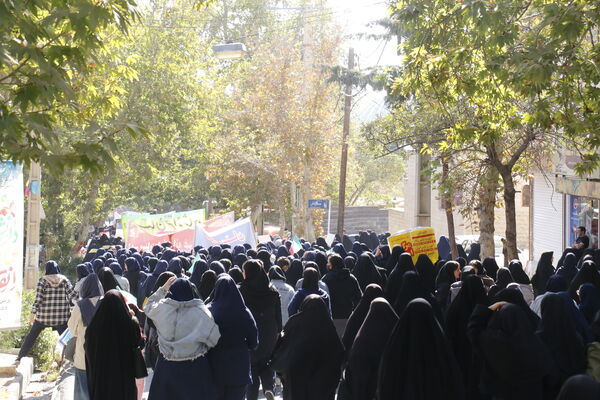 حضور پرشور دانش آموزان محلاتی در راهپیمایی 13 آبان 