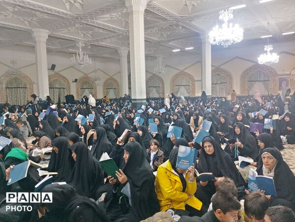 مردم کاشمر در زیارتگاه شهید مدرس قرآن بر سر گرفتند