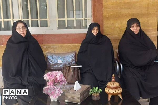 طنین زنگ جوانه همراه با عطر جانفزای نماز جماعت با طرح (برای نماز برخیزیم )در دبیرستان بعثت